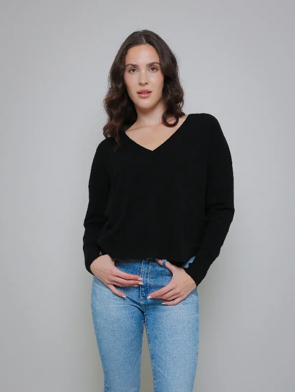 Women's Square Collar SweatersRelaxed V Neck Sweater - Black